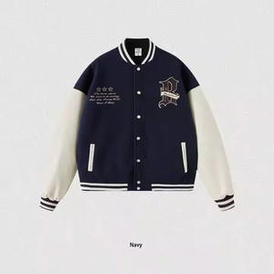 แจ็กเก็ตฤดูหนาวบอมเบอร์ฮิปฮอปสตรีทของผู้ชายสีฟ้าทรงหลวมคุณภาพสูงเครื่องแบบเบสบอลปักตามสั่งแบบเข็มขัด - Product Image 1