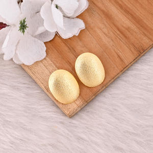 Boucles d'oreilles clous en laiton plaqué or de haute qualité, simples, faites à la main, pour femmes, fabricant en gros - Product Image 2