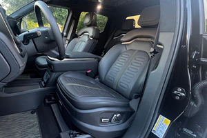 Rivian R1T Adventure Edition ปี 2024 มือสอง สภาพสะอาดสมบูรณ์แบบ - Product Image 2