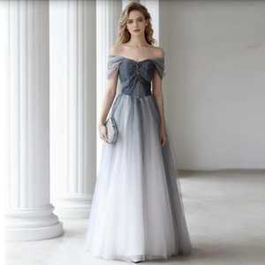 Magnifique robe de soirée vintage longue jusqu'au sol, décolleté en cœur, broderie à la main, écologique, gris bleu marine, 100% - Product Image 2