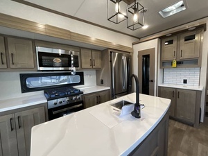 Autocaravana Usada 2023 F-o-r-e-s-t R-i-v-e-r Flagstaff Micro Lite 21FBRS - Product Image 5