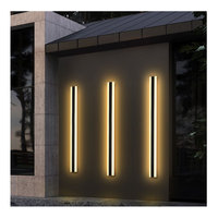 Vente en gros de lampes murales linéaires extérieures 18W, IP65 étanche, 3000K, pour jardin, villa, longues lampes LED d'extérieur, diffuseur en verre trempé