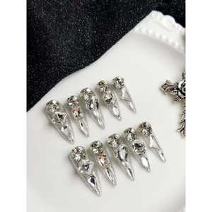 Autocollants pour ongles de luxe Diamond Reign avec accents de diamants - Product Image 1