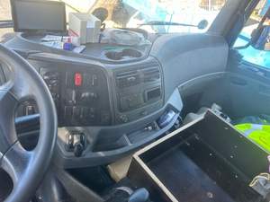 20007 M-ERCEDEZ B-ENZ AXOR 1829 4X2 - Product Image 2