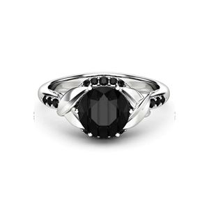 Bague de fiançailles en diamant noir unique de style halo avec diamant rond pour femmes - Product Image 1