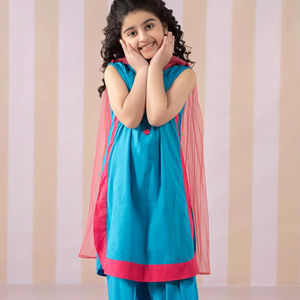 Elegante Lehenga Choli Paquistaní para Niñas con Bordado a Mano y Dupatta de Red Elegante para Eid y Ocasiones Especiales - Product Image 1