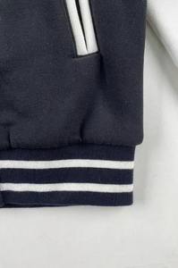 แจ็คเก็ตวาร์ซิตี้ขนสัตว์สีแดงขาวแบบยูนิเซ็กซ์ ออกแบบเองได้ สไตล์ไฮสตรีทบางเบา คอตั้ง กันลม ระบายอากาศได้ดี สำหรับฤดูหนาว รุ่นใหม่ - Product Image 2