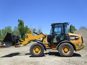 2022 utilizado para CATERPILLAR 906M Mini Skid Steer Loader 1 tonelada capacidad de carga Eaton Dumper rueda Motor cojinete de motor bomba caja de cambios - Product Image 3