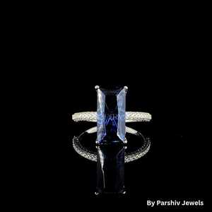 Bague en diamant naturel élégante et demandée, parfaite pour les fiançailles ou les anniversaires, disponible à un prix abordable - Product Image 3