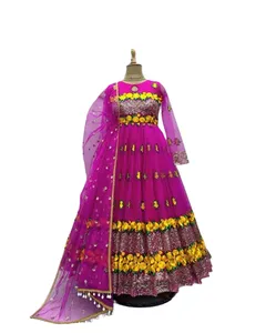 Último vestido de Aanarkali bordado Georgette de color púrpura con Secuencia Dupatta en tarifa al por mayor por Royal export India