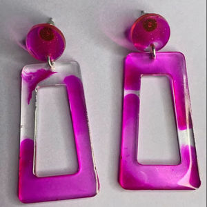 Boucles d'oreilles en résine de couleur personnalisée, luxueuses, faites à la main, hautement polies, personnalisées, pour femmes, en provenance d'Inde - Product Image 1