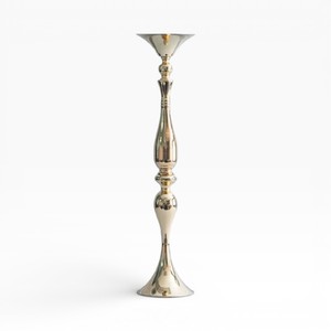 Grand bougeoir décoratif en finition argentée avec profil sculptural pour une décoration unique - Product Image 1