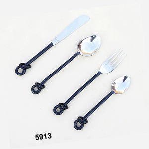 Cubiertos de bucle forjado a mano - Product Image 4