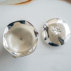 Handi Plateado en Plata con Diseño Floral Decorativo para Bodas - Product Image 3