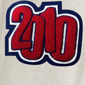 เสื้อฮู้ดดี้ปักลายเชนิลล์สำหรับผู้ชาย ขายดี ผ้าฝ้าย 100% แขนยาว ใส่สบายๆ สำหรับฤดูหนาว ดีไซน์ใหม่ มีไซส์สำหรับผู้ใหญ่ - Product Image 4