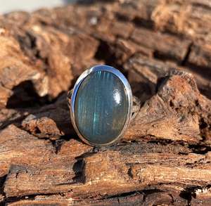 Bague statement en labradorite faite à la main, argent sterling 925, pierre précieuse, bijou unique et tendance, cadeau pour femme et homme - Product Image 1