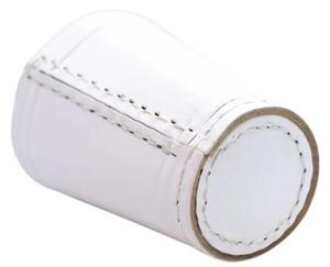 Copa para dados de cuero blanco hecha a mano, estilo minimalista redondo, elaborada con detalles de costura para guardar dados - Product Image 6