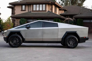 Excellent camion d'occasion 2024 Cy.b e.rr tr uc k Foundation Series Limited Edition, modèle 600 ch, faible kilométrage, aucun problème mécanique, prêt à rouler - Product Image 5