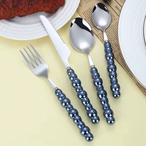 Juego de Cubiertos Modernos con Cuentas de Color Azul Medianoche, Vajilla Decorativa Ideal para Recepciones y Eventos, de la India - Product Image 1