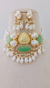 Conjunto de collar de Gargantilla real de alta calidad, efecto fundido de flor de perla con patrón dorado enmarcado en cadena de bambú de latón para fiestas - Product Image 2