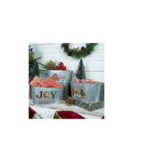 Seau de Noël en métal pour la décoration festive de la maison avec un design rustique parfait pour contenir des pommes de pin ornements cadeaux - Product Image 1