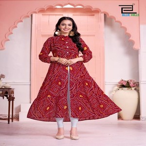 Vestido largo acampanado listo para festivales con diseño de volantes Material de Georgette puro y estilo elegante con abertura central - Product Image 2