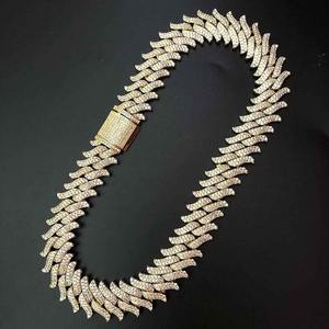 Collier à maillons cubains personnalisé en or jaune et blanc 14K et argent sterling 925, entièrement serti de diamants Moissanite VVS, passe le testeur de diamants, Luxe - Product Image 3