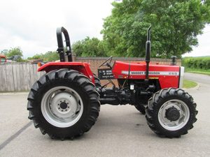 รถแทรกเตอร์มาตรฐาน Massey Ferguson 265 4WD สีทอง