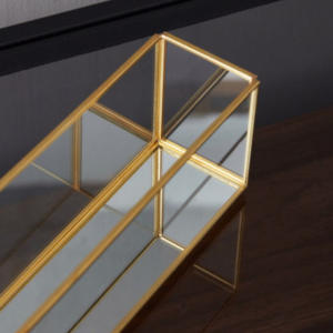 Porte-bougie et lanternes en verre encadrées de métal doré, design rectangulaire fait à la main pour la décoration de la maison et des mariages - Product Image 4