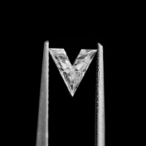 Vendeur chaud 1Ct IGI certifié VVS Lab Grown Diamond Alphabet V Fancy Cut Loose Diamond pour la fabrication de pendentifs au meilleur prix - Product Image 1