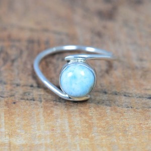 Anillo de Plata de Ley 925 con Larimar Natural Hecho a Mano para Hombre, con Engaste de Bisel Vintage, Ideal para Regalo de Compromiso o Uso en Fiestas - Product Image 5