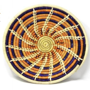 Plaque murale en herbe de Moonj artistique avec un design en spirale géométrique orange, marron et blanc, disponible au prix de gros. - Product Image 6