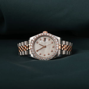 Montre de haute qualité uniquement avec lunette sertie de diamants, personnalisée avec un cadran blanc Mop lumineux, montre hip-hop sertie de diamants Moissanite - Product Image 1