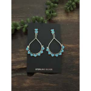 Boucles d'oreilles pendantes en forme de cœur, faites à la main, en turquoise Zuni et argent sterling - Product Image 1