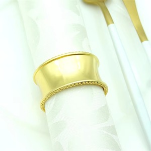 Anneau de serviette coloré accessoire de décoration de table vibrant pour la maison salle à manger mariage et fête élégant design accrocheur et festif - Product Image 2