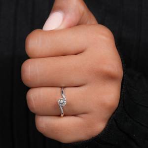 แหวนหมั้นเพชรที่โตในห้องแล็บสีทองคลาสสิกของขวัญแต่งงานแบบบายพาสสีสันสวยงามสำหรับวันครบรอบแหวนชั้นดี - Product Image 4