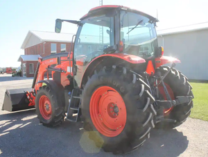 Tracteur agricole M6-101 d'occasion en excellente condition - Product Image 4