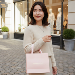 Bolsa de Regalo de Papel Ecológico de Lujo Personalizada con Impresión de Logotipo UV, Fabricante Vietnamita, Opciones de Empaque y Tamaño Personalizados - Product Image 5