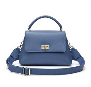 Borsa a Tracolla e Borsetta in Pelle per Donne - Product Image 5