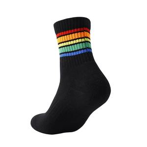 Diseño Crew Athletic Calcetines de alta calidad con logotipo personalizado Calcetines deportivos Algodón transpirable Cómodo Durable Fábrica - Product Image 6