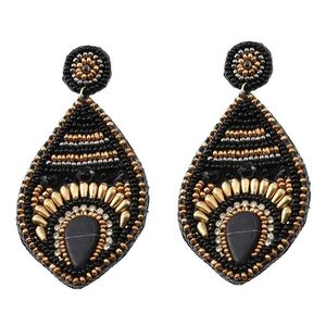 Pendientes Largos de Moda con Diseño de Leopardo Bordado con Cuentas, Color Rosa, con Acabado Hermoso y Elegante de Hiba Enterprises - Product Image 3