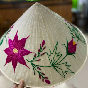 Sombrero de paja cónico tejido a mano | Protección solar en la playa | Moda al por mayor | Material de hoja de palma y opciones personalizadas - Product Image 2