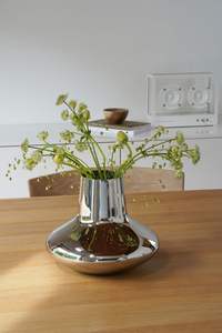 Vase à fleurs décoratif en aluminium avec finition polie forme cylindrique élégante parfaite pour la décoration moderne du salon et du couloir - Product Image 3