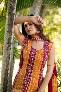 Vestido Sharara tradicional de trabajo intrincado hecho a mano para fiestas para compromisos Navratri Mehendi y reuniones culturales - Product Image 4