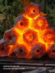 Origine du Vietnam Briquette de sciure de bois à haute teneur en carbone 95% carbone fixe - Product Image 3