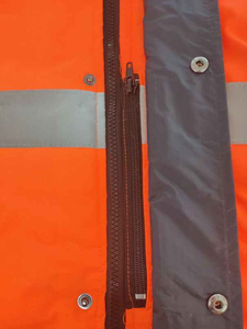 Veste de sécurité d'hiver haute visibilité ANSI Classe 2 avec col en polaire, imperméable et réfléchissante, logo personnalisé, 10 poches - Product Image 3