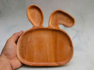 Plateau de service multifonctionnel en bois d'acacia en forme d'animal écologique avec fonction antidérapante de couleur naturelle pour une utilisation intérieure/extérieure - Product Image 3