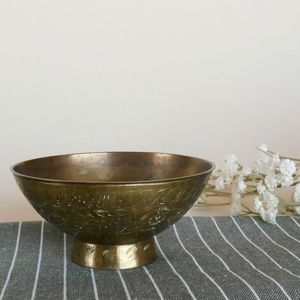 Bol de service de style vintage gravé de fleurs, finition dorée, pour une vaisselle élégante, service festif et occasions spéciales - Product Image 4