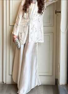 Vestido Maxi de Lujo para Ocasiones Especiales con Hermosas Cuentas y Trabajo de Perlas y Dupatta Bordada - Product Image 4