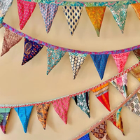 Upcycled Sari-Fahnen Girlande Bohemian Handgefertigte Seide Wasserdicht Anpassbar Umweltfreundliche Wanddekoration für Partys Hochzeiten Studentenwohnheime